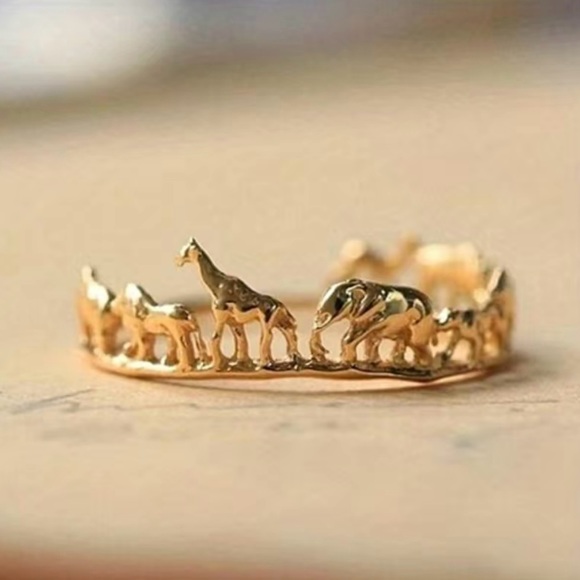🦒 14K Gold Plated Animal Giraffe Elephant Ring Size 9 - Picture 3 of 11